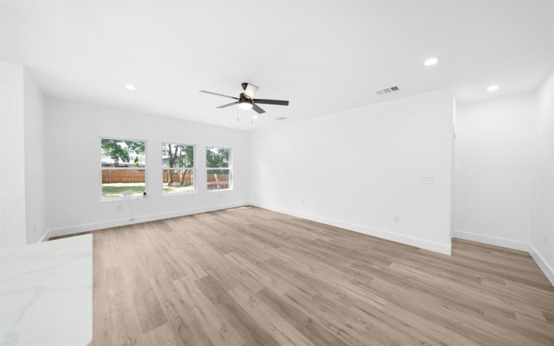 1722 Marfa Avenue, Dallas, TX 75216, 3 Habitaciones Habitaciones , ,2 BañosBaños,Residential,En Venta,1722 Marfa Avenue,20950815