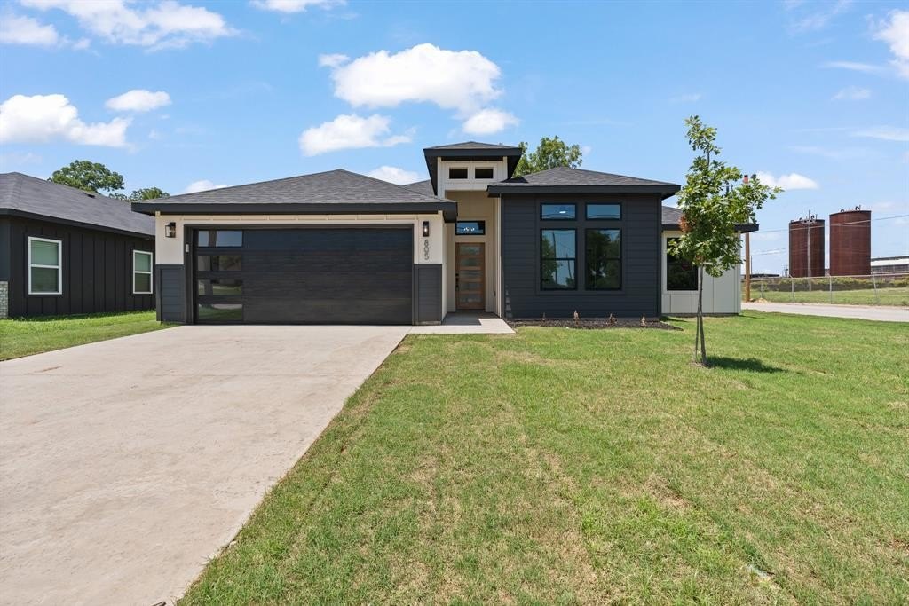 805 N Brazos Avenue, Cleburne, TX 76031, 3 Habitaciones Habitaciones , ,2 BañosBaños,Residential,En Venta,805 N Brazos Avenue,20982649