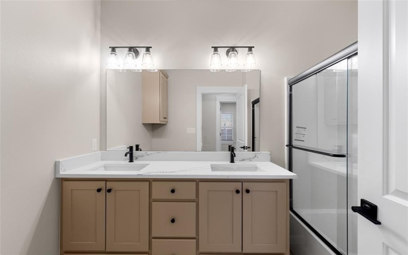 655 League Street, Sulphur Springs, TX 75482, 3 Habitaciones Habitaciones , ,2 BañosBaños,Residential,En Venta,655 League Street,0,20988115