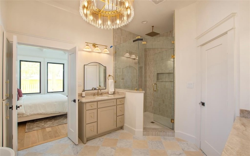 5641 Monticello Avenue, Dallas, TX 75206, 5 Habitaciones Habitaciones , ,5 BañosBaños,Residential,En Venta,5641 Monticello Avenue,20993154