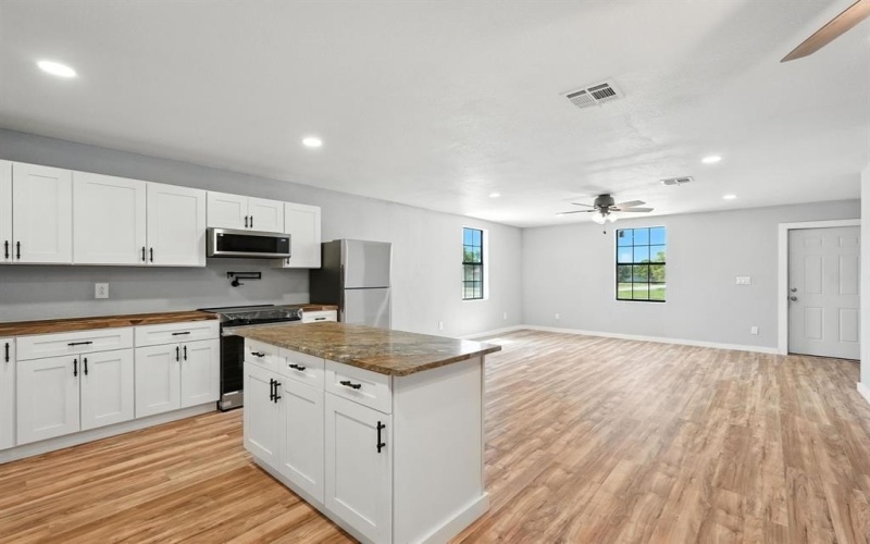 908 Matthews Avenue, Albany, TX 76430, 3 Bedrooms Bedrooms, ,2 BathroomsBathrooms,Residential,For Sale,908 Matthews Avenue,20995200