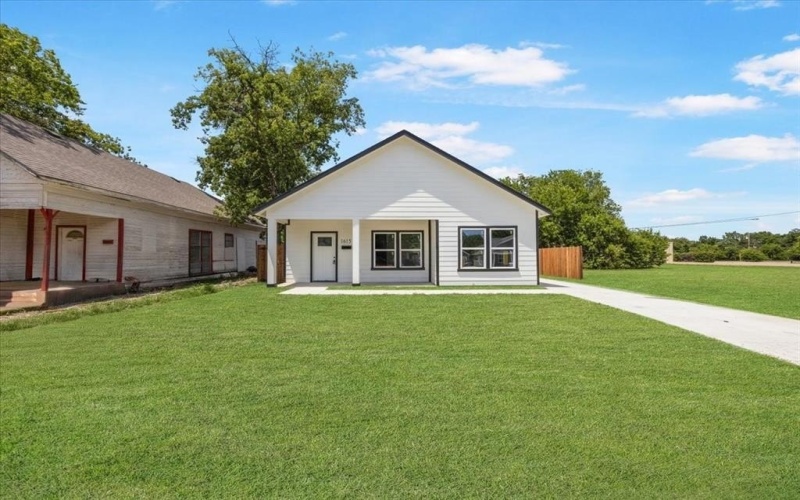 1615 E Hattie Street, Fort Worth, TX 76104, 3 Habitaciones Habitaciones , ,2 BañosBaños,Residential,En Venta,1615 E Hattie Street,20996033