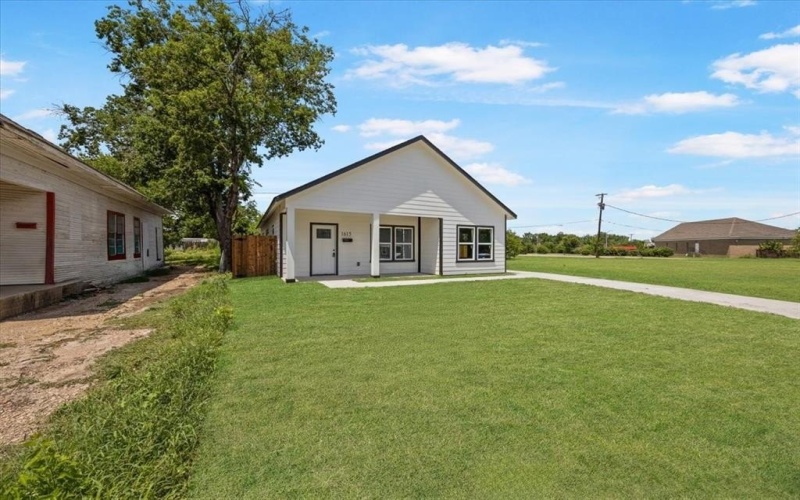 1615 E Hattie Street, Fort Worth, TX 76104, 3 Habitaciones Habitaciones , ,2 BañosBaños,Residential,En Venta,1615 E Hattie Street,20996033