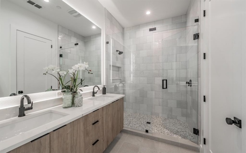 5320 Reiger Avenue #103, Dallas, TX 75214, 2 Habitaciones Habitaciones , ,2 BañosBaños,Residential,En Venta,5320 Reiger Avenue,20996645