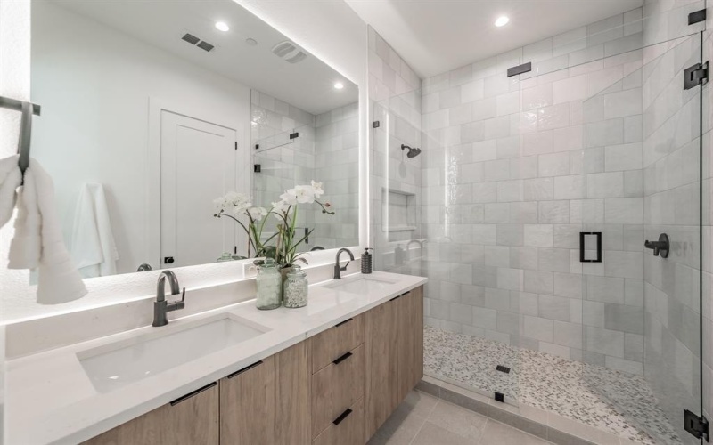 5320 Reiger Avenue #103, Dallas, TX 75214, 2 Habitaciones Habitaciones , ,2 BañosBaños,Residential,En Venta,5320 Reiger Avenue,20996645