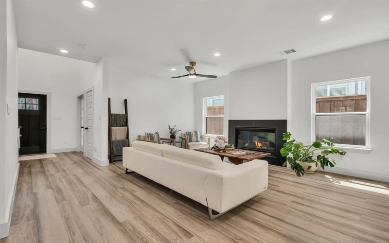 3709 Colonial Avenue, Dallas, TX 75215, 4 Bedrooms Bedrooms, ,2 BathroomsBathrooms,Residential,For Sale,3709 Colonial Avenue,20997212