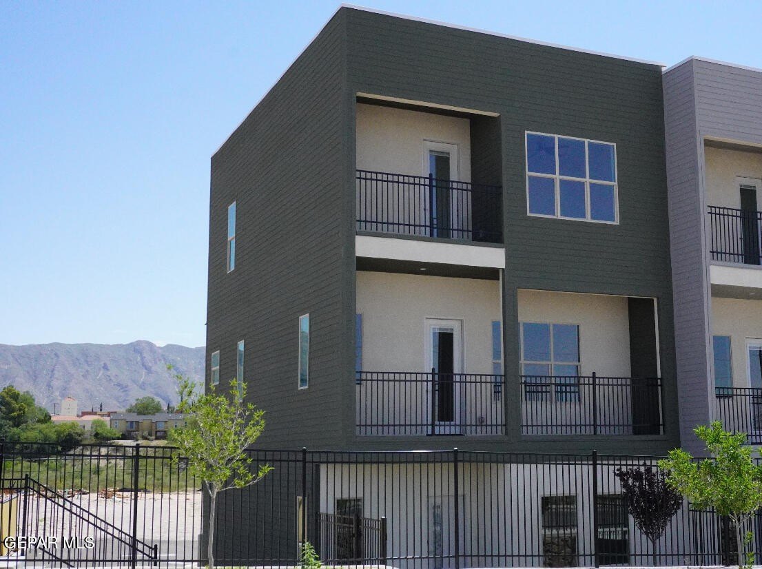 201 DESERT PASS Street unit: 1 #1, El Paso, TX 79912, 3 Bedrooms Bedrooms, ,3 BathroomsBathrooms,Residential,For Sale,201 DESERT PASS Street unit: 1,0,896316