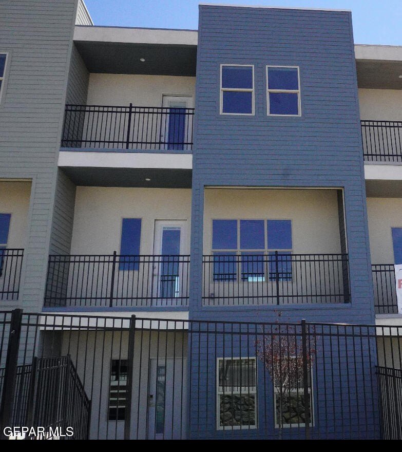 201 DESERT PASS Street unit: 3 #3, El Paso, TX 79912, 3 Habitaciones Habitaciones , ,3 BañosBaños,Residential,En Venta,201 DESERT PASS Street unit: 3,0,896321