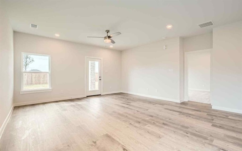 724 Ashley Gardens Drive, Forney, TX 75126, 4 Bedrooms Bedrooms, ,2 BathroomsBathrooms,Residential,For Sale,724 Ashley Gardens Drive,20998400