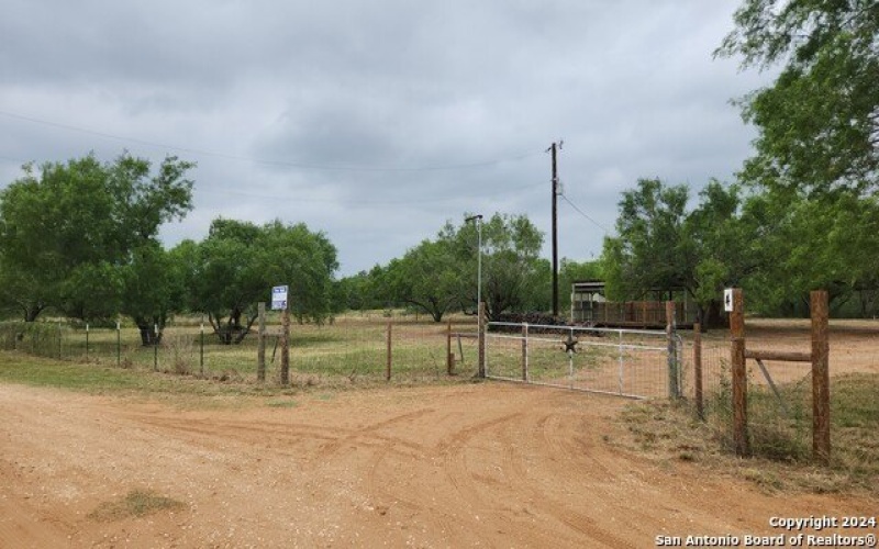 1848 County Road 2557 UNIT #4, Moore, TX 78057, ,Residential,En Venta,1848 County Road 2557 UNIT #4,1883534