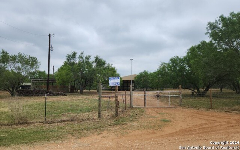 1848 County Road 2557 UNIT #4, Moore, TX 78057, ,Residential,En Venta,1848 County Road 2557 UNIT #4,1883534