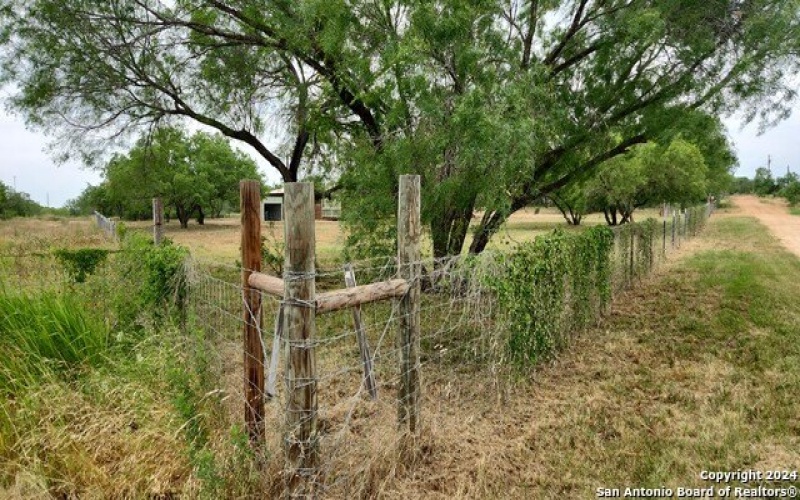 1848 County Road 2557 UNIT #4, Moore, TX 78057, ,Residential,En Venta,1848 County Road 2557 UNIT #4,1883534