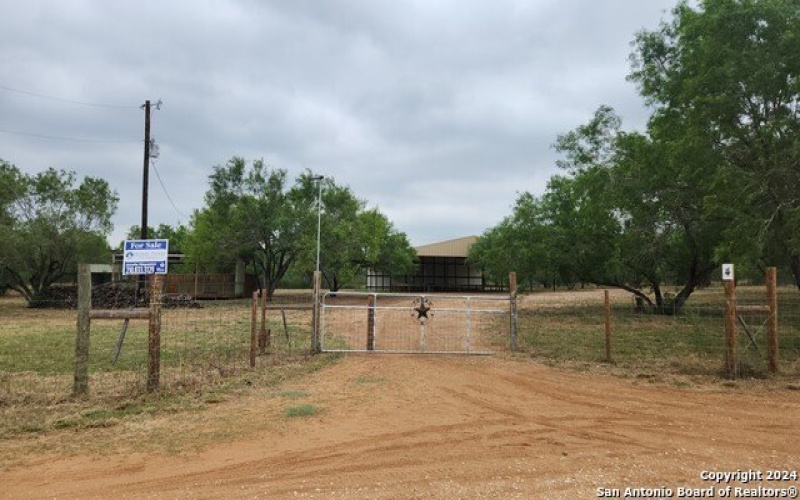 1848 County Road 2557 UNIT #4, Moore, TX 78057, ,Residential,En Venta,1848 County Road 2557 UNIT #4,1883534