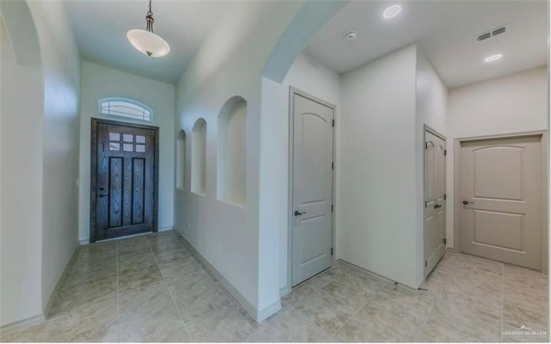 7305 54th Street, McAllen, TX 78504, 4 Habitaciones Habitaciones , ,2 BañosBaños,Residential,En Venta,7305 54th Street,475691