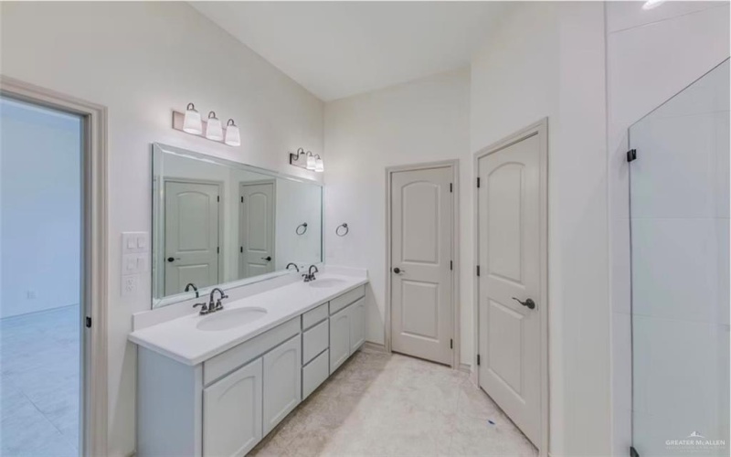 7305 54th Street, McAllen, TX 78504, 4 Habitaciones Habitaciones , ,2 BañosBaños,Residential,En Venta,7305 54th Street,475691