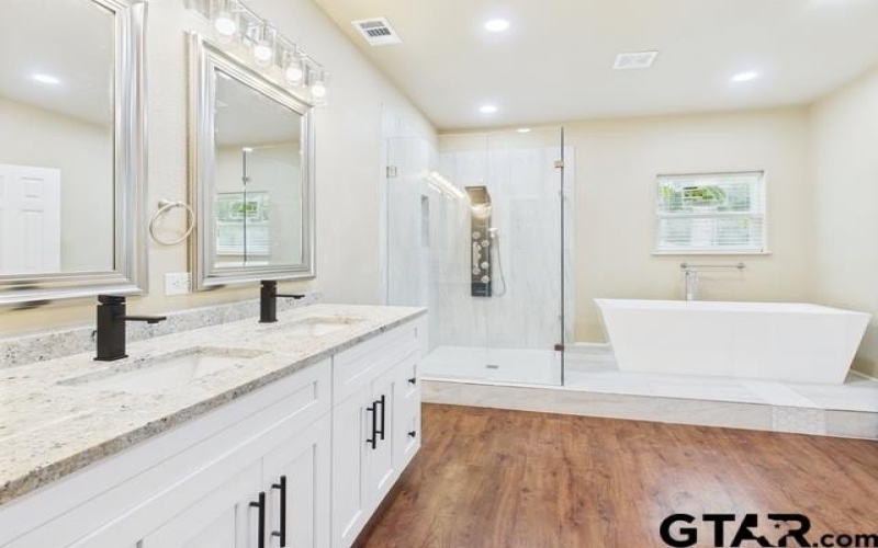 910 Cream Level Rd, Athens, TX 75751, 9 Habitaciones Habitaciones , ,5 BañosBaños,Residential,En Venta,910 Cream Level Rd,25010667