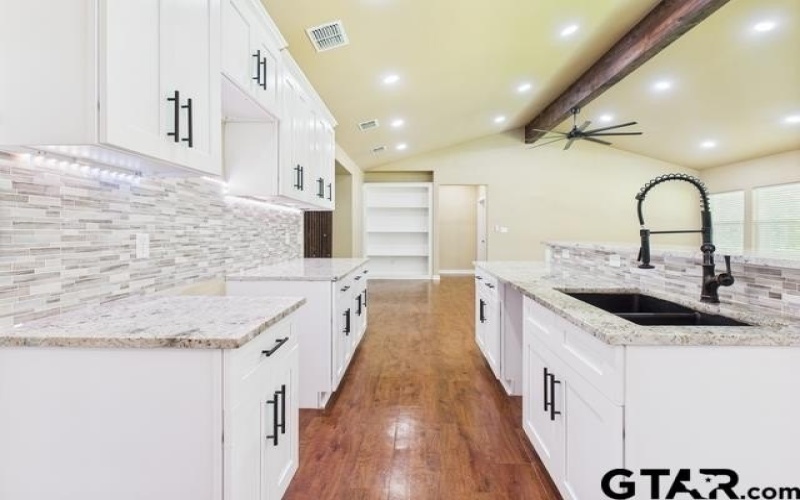 910 Cream Level Rd, Athens, TX 75751, 9 Habitaciones Habitaciones , ,5 BañosBaños,Residential,En Venta,910 Cream Level Rd,25010667