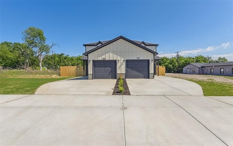 8005-8007 W Elizabeth Lane, Fort Worth, TX 76116, 8 Bedrooms Bedrooms, ,7 BathroomsBathrooms,Residential Multi Family,For Sale,8005-8007 W Elizabeth Lane,20997735