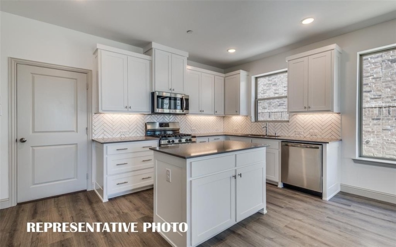 512 Parkside Drive, Argyle, TX 76226, 3 Bedrooms Bedrooms, ,2 BathroomsBathrooms,Residential,For Sale,512 Parkside Drive,20998255