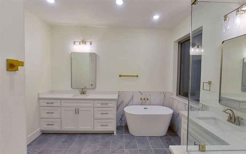 819 Vz County Road 2715, Mabank, TX 75147, 5 Bedrooms Bedrooms, ,5 BathroomsBathrooms,Residential,For Sale,819 Vz County Road 2715,20951634