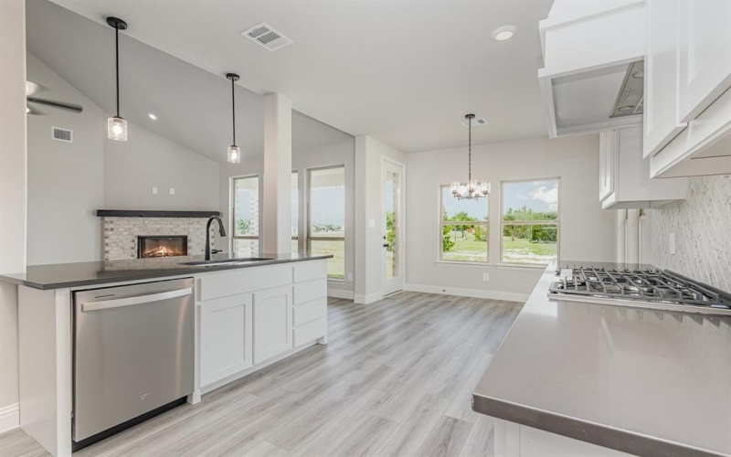 6811 Hayes Road, Midlothian, TX 76065, 4 Bedrooms Bedrooms, ,3 BathroomsBathrooms,Residential,For Sale,6811 Hayes Road,20998705
