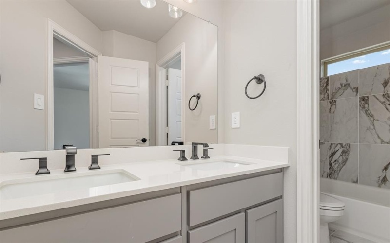 6811 Hayes Road, Midlothian, TX 76065, 4 Bedrooms Bedrooms, ,3 BathroomsBathrooms,Residential,For Sale,6811 Hayes Road,20998705