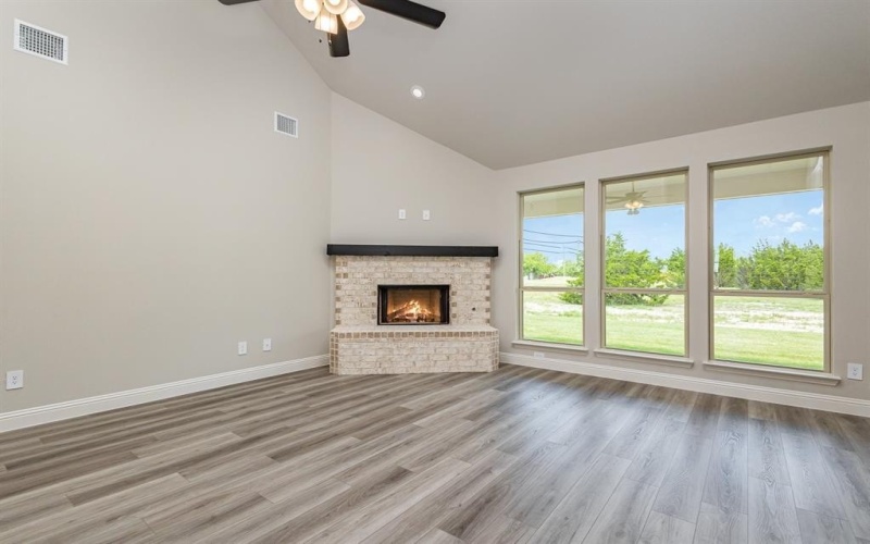 6811 Hayes Road, Midlothian, TX 76065, 4 Bedrooms Bedrooms, ,3 BathroomsBathrooms,Residential,For Sale,6811 Hayes Road,20998705