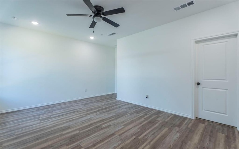 3228 Tuskegee Street, Dallas, TX 75215, 3 Bedrooms Bedrooms, ,3 BathroomsBathrooms,Residential,For Sale,3228 Tuskegee Street,20998711