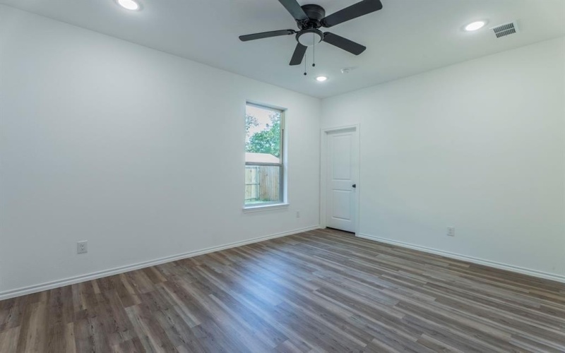 3228 Tuskegee Street, Dallas, TX 75215, 3 Bedrooms Bedrooms, ,3 BathroomsBathrooms,Residential,For Sale,3228 Tuskegee Street,20998711