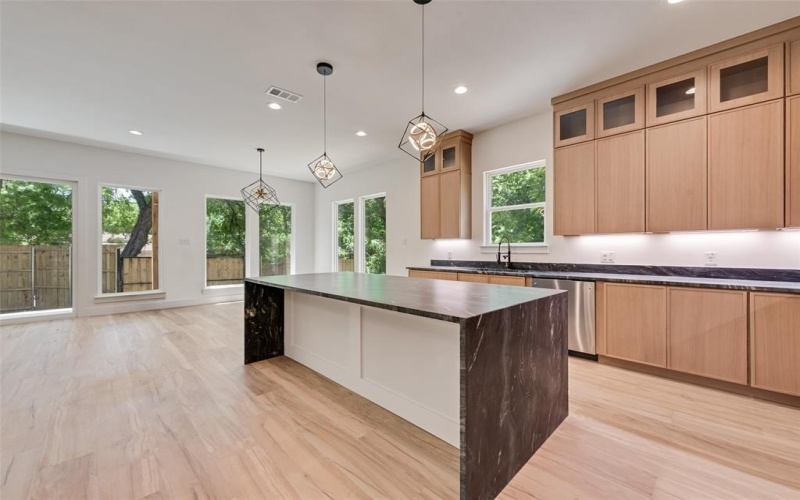 1318 Nokomis Avenue, Dallas, TX 75224, 4 Bedrooms Bedrooms, ,3 BathroomsBathrooms,Residential,For Sale,1318 Nokomis Avenue,0,20999012