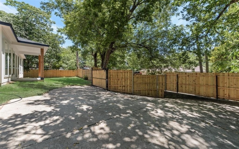 1318 Nokomis Avenue, Dallas, TX 75224, 4 Bedrooms Bedrooms, ,3 BathroomsBathrooms,Residential,For Sale,1318 Nokomis Avenue,0,20999012