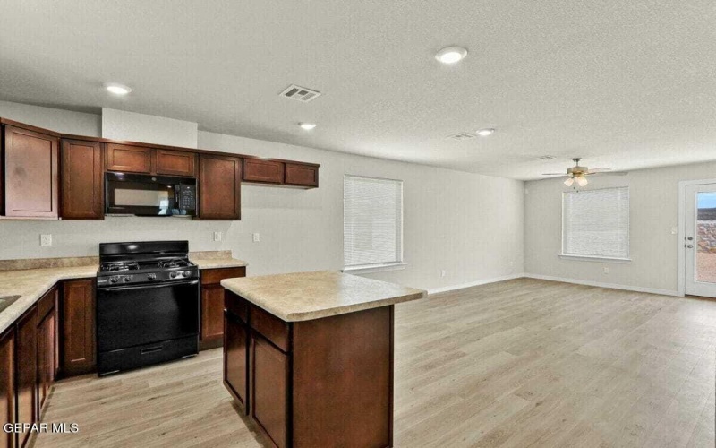 1008 Ferro Cactus Avenue, Horizon City, TX 79928, 3 Bedrooms Bedrooms, ,2 BathroomsBathrooms,Residential,For Sale,1008 Ferro Cactus Avenue,926370