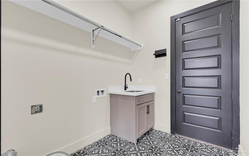 3004 Truman Avenue, Mission, TX 78574, 4 Bedrooms Bedrooms, ,5 BathroomsBathrooms,Residential,For Sale,3004 Truman Avenue,475903
