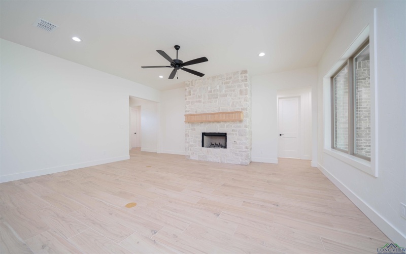 327 Saddle Brook Drive, Hallsville, TX 75650, 4 Habitaciones Habitaciones , ,3 BañosBaños,Residential,En Venta,327 Saddle Brook Drive,0,20254863