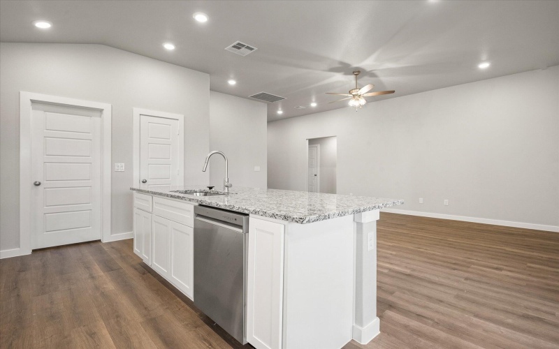 7008 14th Street, Lubbock, TX 79416, 3 Bedrooms Bedrooms, ,2 BathroomsBathrooms,Residential,For Sale,7008 14th Street,202557767