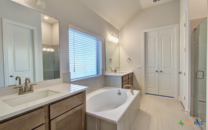 734 Groudsel, New Braunfels, TX 78132, 3 Habitaciones Habitaciones , ,2 BañosBaños,Residential,En Venta,734 Groudsel,586470
