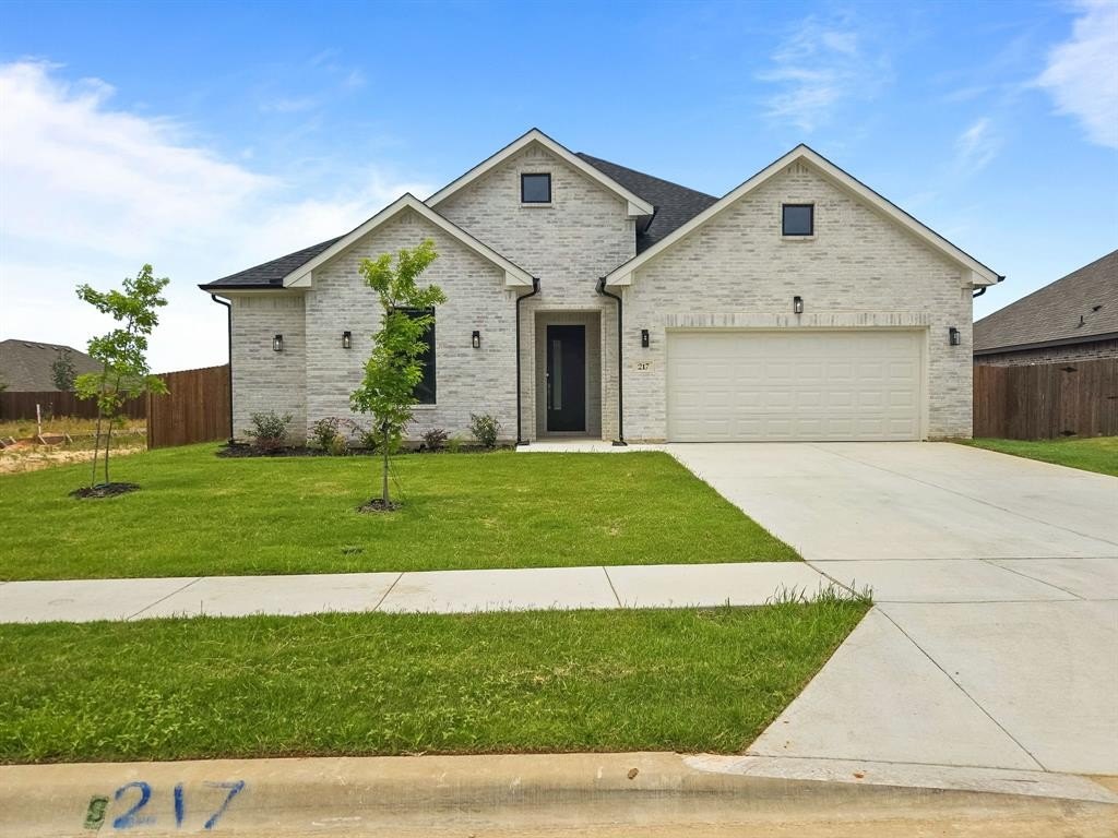 217 Rosemary Drive, Azle, TX 76020, 3 Habitaciones Habitaciones , ,2 BañosBaños,Residential,En Venta,217 Rosemary Drive,20815592