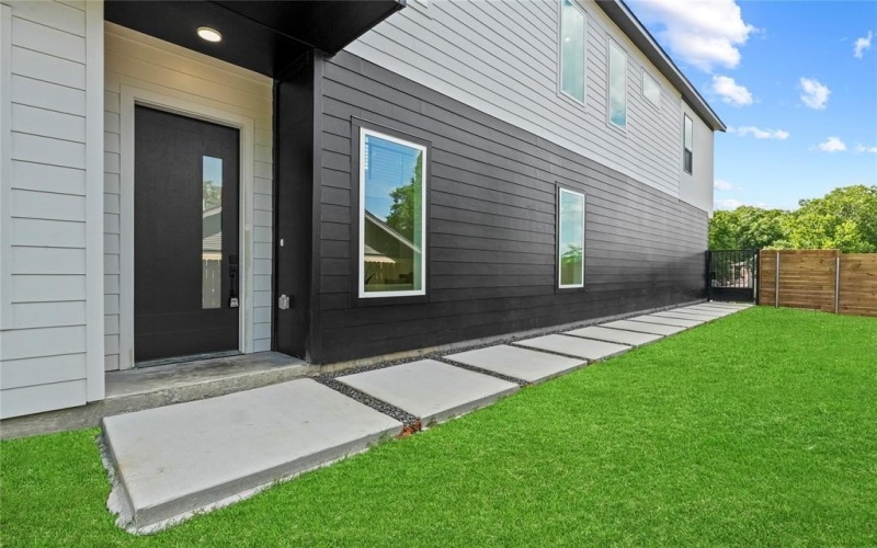 1526 Claude Street, Dallas, TX 75203, 3 Habitaciones Habitaciones , ,2 BañosBaños,Residential,En Venta,1526 Claude Street,20999021