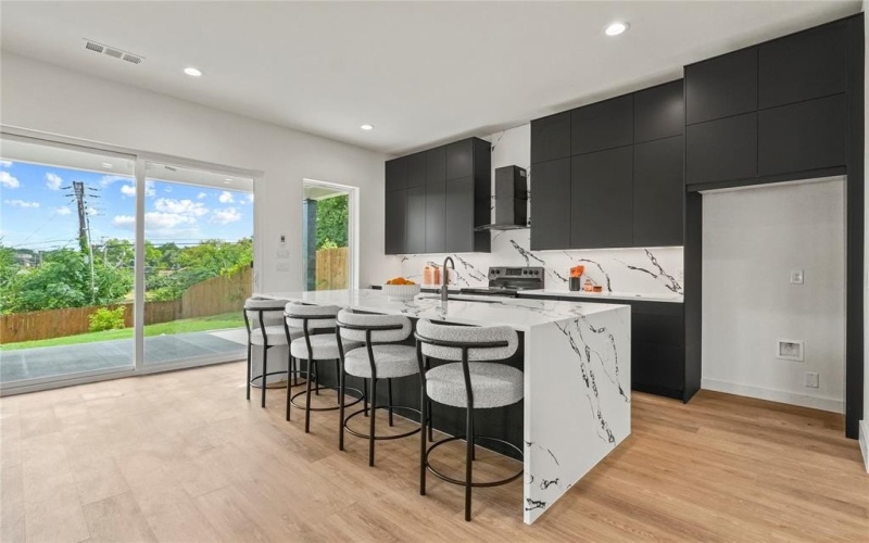 1526 Claude Street, Dallas, TX 75203, 3 Habitaciones Habitaciones , ,2 BañosBaños,Residential,En Venta,1526 Claude Street,20999021