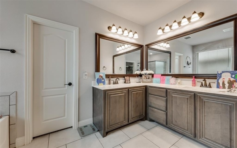 1220 Thrasher Drive, Little Elm, TX 75068, 4 Habitaciones Habitaciones , ,3 BañosBaños,Residential,En Venta,1220 Thrasher Drive,20999370