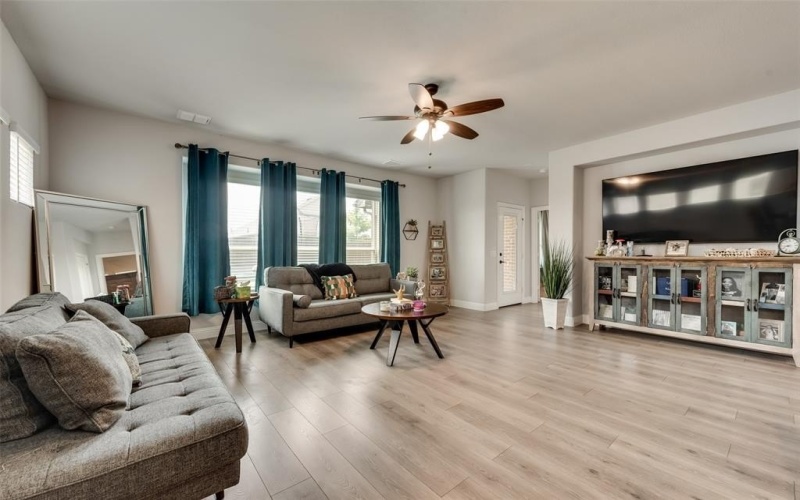 1220 Thrasher Drive, Little Elm, TX 75068, 4 Habitaciones Habitaciones , ,3 BañosBaños,Residential,En Venta,1220 Thrasher Drive,20999370