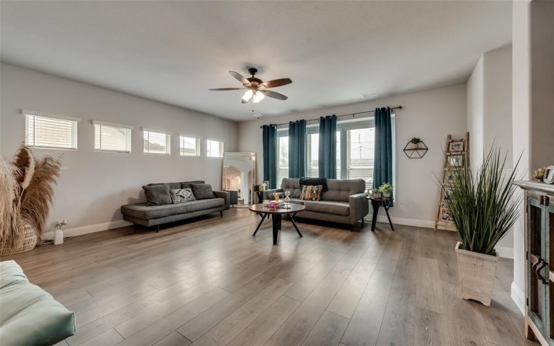 1220 Thrasher Drive, Little Elm, TX 75068, 4 Habitaciones Habitaciones , ,3 BañosBaños,Residential,En Venta,1220 Thrasher Drive,20999370