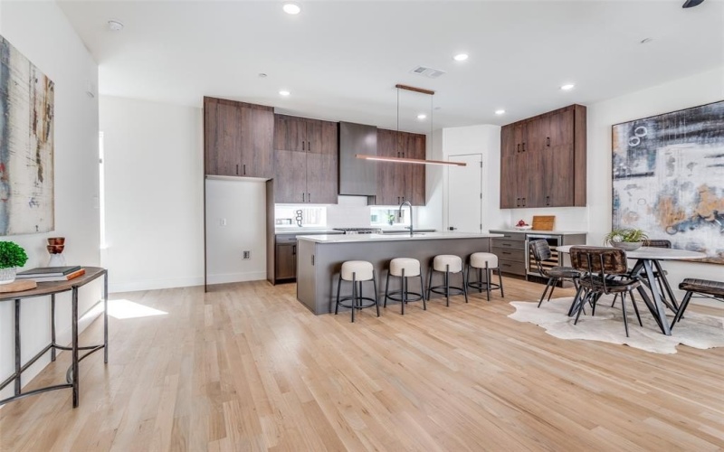 2908 Hawthorne Avenue #103, Dallas, TX 75219, 2 Habitaciones Habitaciones , ,2 BañosBaños,Residential,En Venta,2908 Hawthorne Avenue,20999591