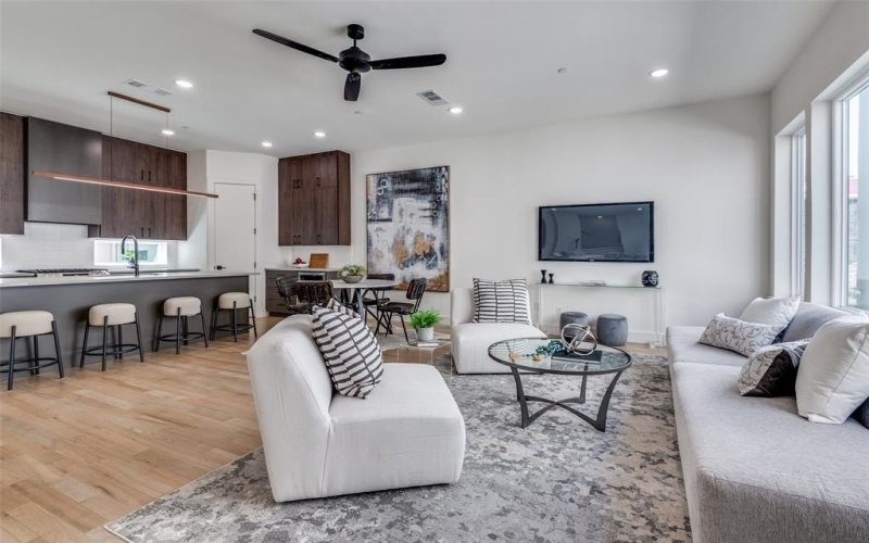 2908 Hawthorne Avenue #103, Dallas, TX 75219, 2 Habitaciones Habitaciones , ,2 BañosBaños,Residential,En Venta,2908 Hawthorne Avenue,20999591