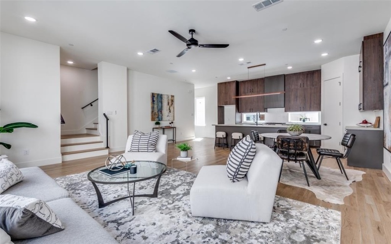 2908 Hawthorne Avenue #103, Dallas, TX 75219, 2 Habitaciones Habitaciones , ,2 BañosBaños,Residential,En Venta,2908 Hawthorne Avenue,20999591