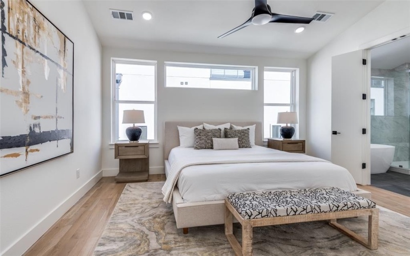 2908 Hawthorne Avenue #103, Dallas, TX 75219, 2 Habitaciones Habitaciones , ,2 BañosBaños,Residential,En Venta,2908 Hawthorne Avenue,20999591