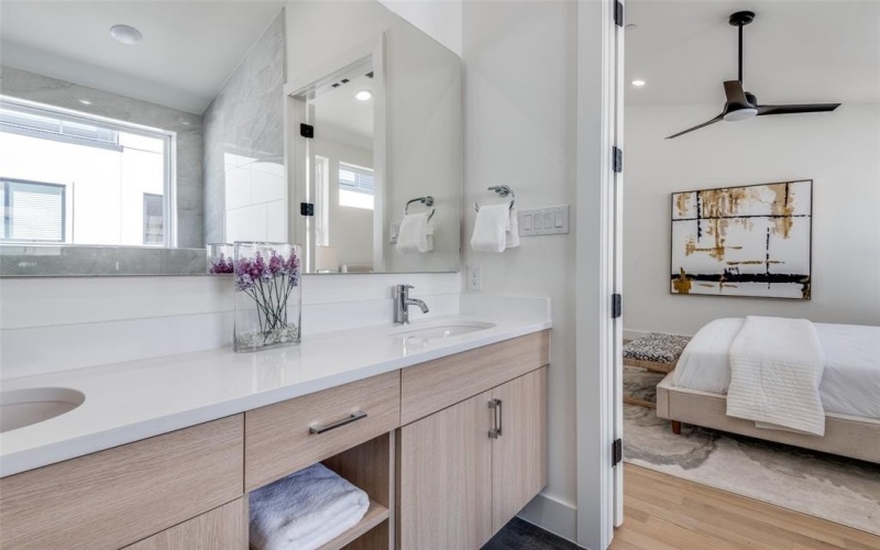 2908 Hawthorne Avenue #103, Dallas, TX 75219, 2 Habitaciones Habitaciones , ,2 BañosBaños,Residential,En Venta,2908 Hawthorne Avenue,20999591