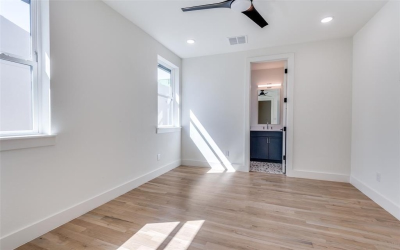 2908 Hawthorne Avenue #103, Dallas, TX 75219, 2 Habitaciones Habitaciones , ,2 BañosBaños,Residential,En Venta,2908 Hawthorne Avenue,20999591