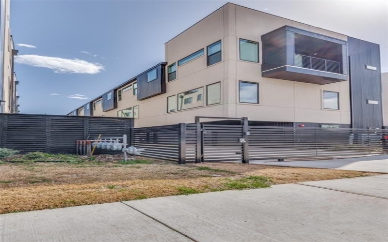 2908 Hawthorne Avenue #103, Dallas, TX 75219, 2 Habitaciones Habitaciones , ,2 BañosBaños,Residential,En Venta,2908 Hawthorne Avenue,20999591