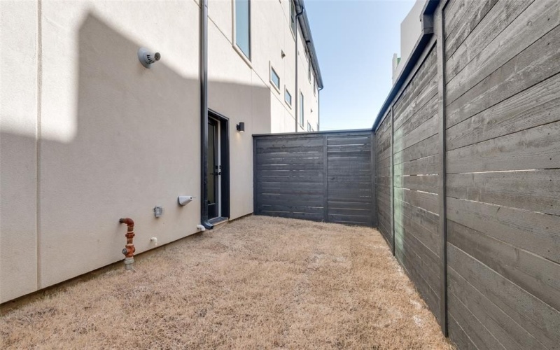 2908 Hawthorne Avenue #103, Dallas, TX 75219, 2 Habitaciones Habitaciones , ,2 BañosBaños,Residential,En Venta,2908 Hawthorne Avenue,20999591